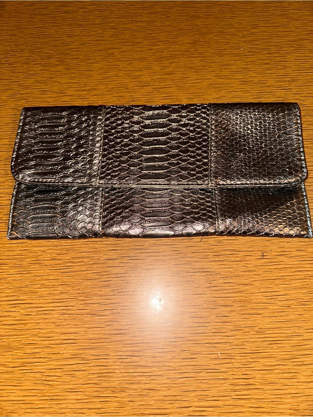 ⭐️ Silver Faux-Snake Clutch